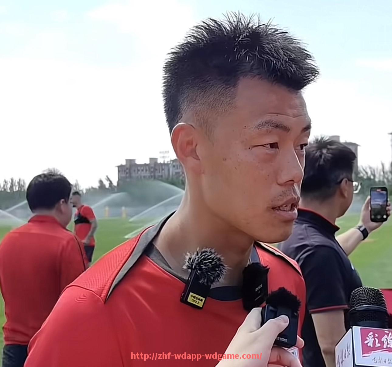 问鼎娱乐官网-德甲球队头像男性形象设计及体育视觉文化